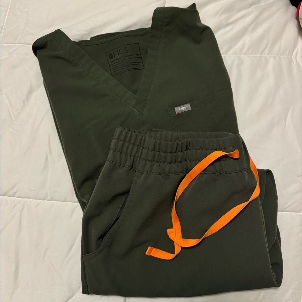Figs scrub set